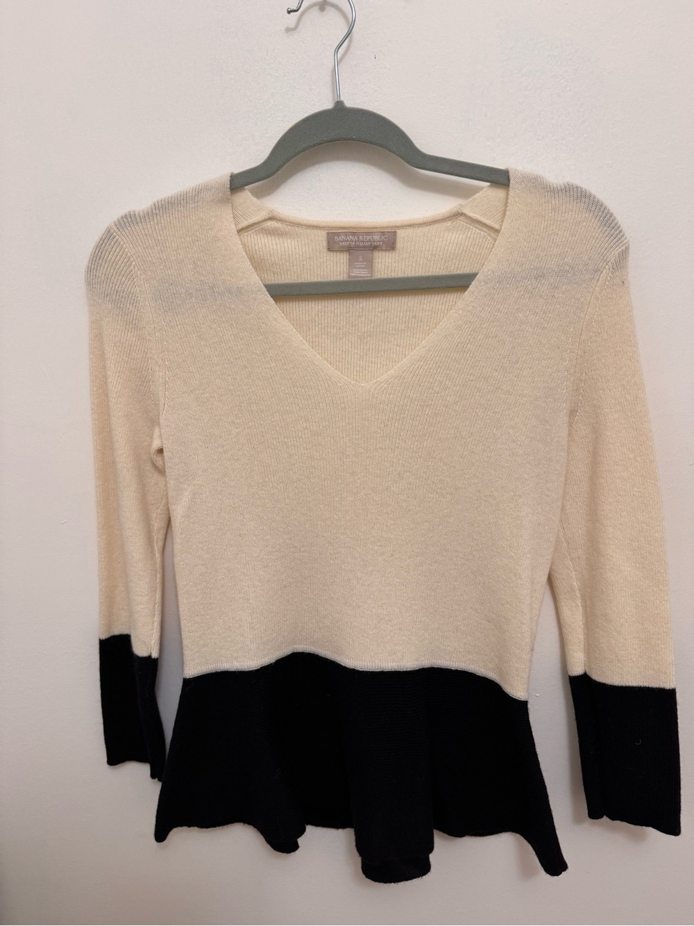 Banana Republic Cream V-Neck Knit Sweater with Olive Trim